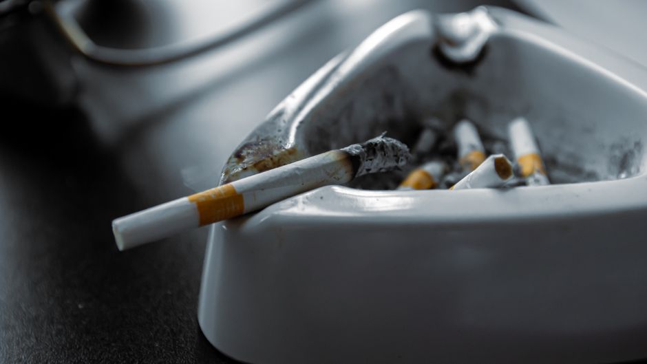 El 'pulmón de palomitas': la enfermedad irreversible que acecha a vapeadores y trabajadores